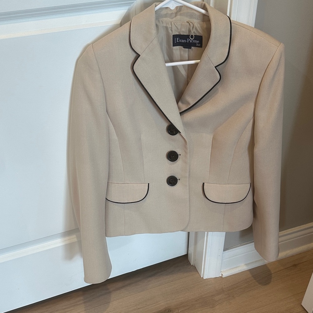 Vintage Evan Picone Women's Beige Blazer with Black Trim